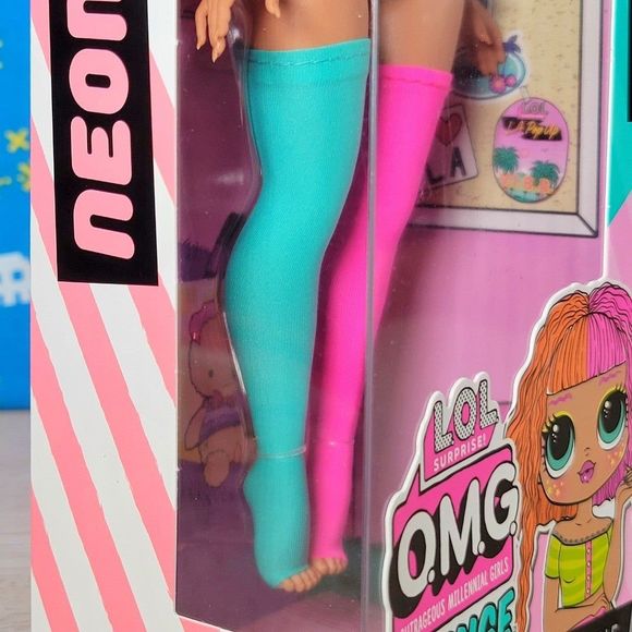 Lounge Series LOL Surprise Neonlicious OMG Outrageous Millennial Girls NIB - Picture 7 of 7